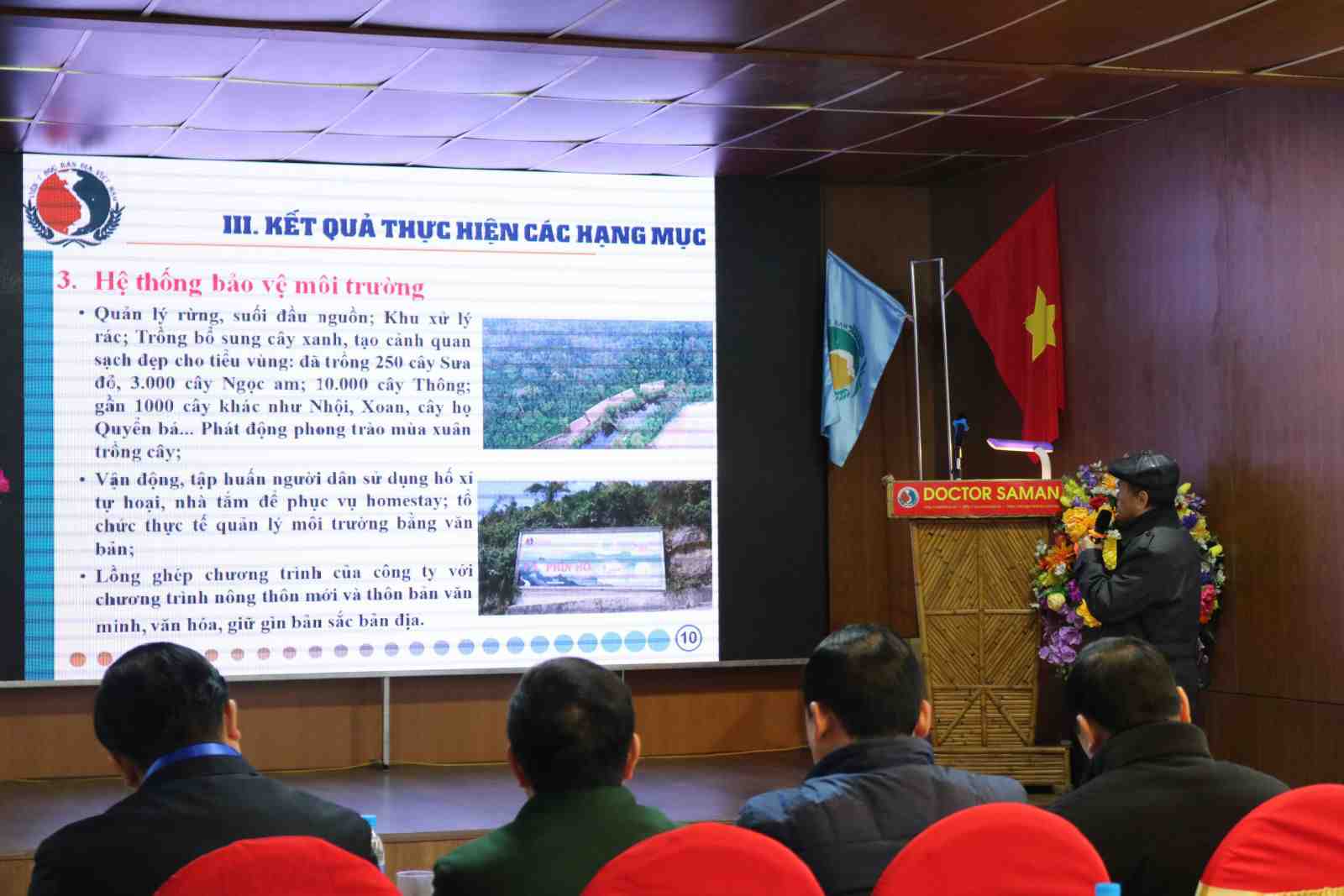 Bs Hoàng Sầm – Chủ tịch Hội đồng Công ty TNHH Y học bản địa Việt Nam báo cáo tổng kết kết quả việc thực hiện giai đoạn một của dự án Tả Phìn Hồ