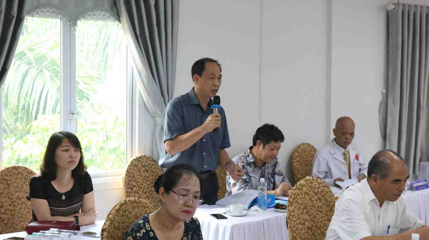 PGS.TS.BS Trần Văn Tuấn, Trưởng khoa Dược, Đại học Y Dược Thái Nguyên phát biểu góp ý đề tài