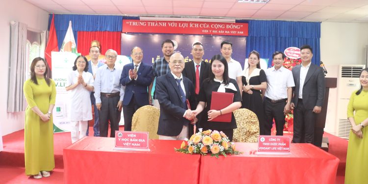 Viện Y Học Bản Địa Việt Nam Chuyển Giao Kết Quả Nghiên Cứu Khoa Học Và Nhượng Quyền Sản Xuất Cho Công TY TNHH Dược  Phẩm Verdant Life Việt Nam