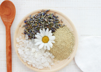 Hội thảo ‘’ Nghiên cứu ứng dụng hoạt chất thiên nhiên chữa bệnh an toàn hiệu quả’’