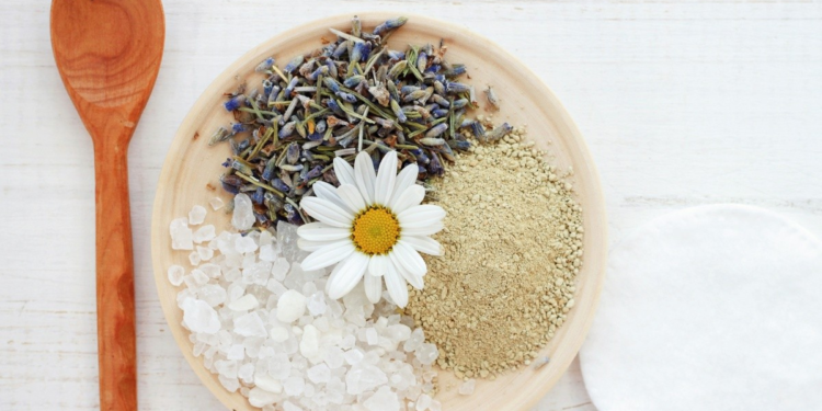 Hội thảo ‘’ Nghiên cứu ứng dụng hoạt chất thiên nhiên chữa bệnh an toàn hiệu quả’’