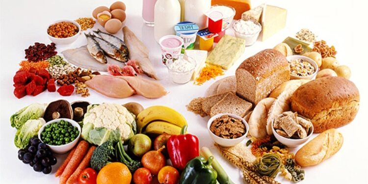 Chế độ ăn uống và sự sống còn của người bệnh thận mãn tính.