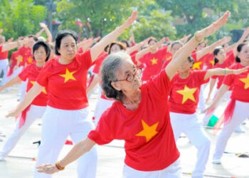 Tự chăm sóc và khuyến cáo người cao tuổi trong mùa đông giá lạnh